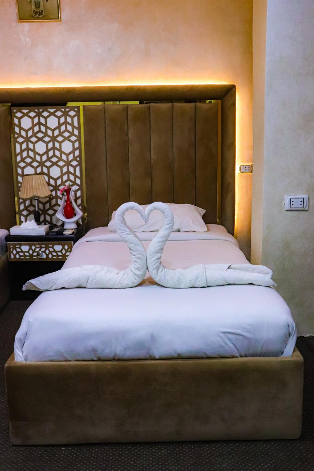 Golden Pyramids Inn Kafrat al Jabal Exterior foto